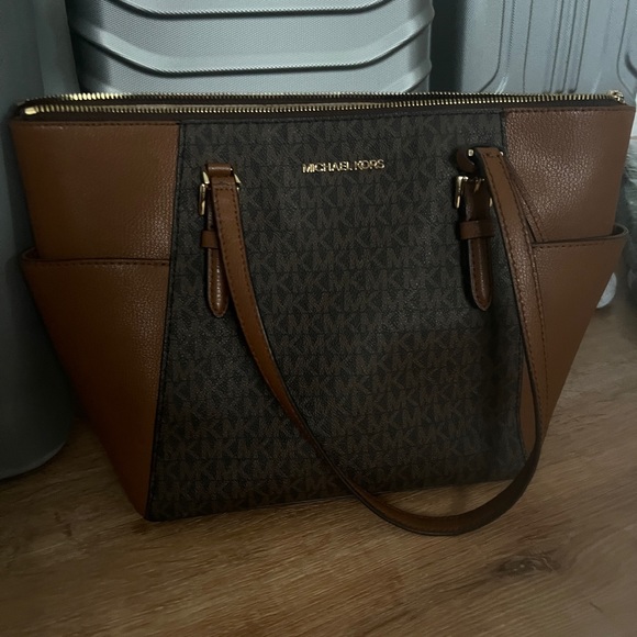 Michael kors Charlotte Large Logo and Leather Top-Zip Tote Bag - Picture 2 of 9